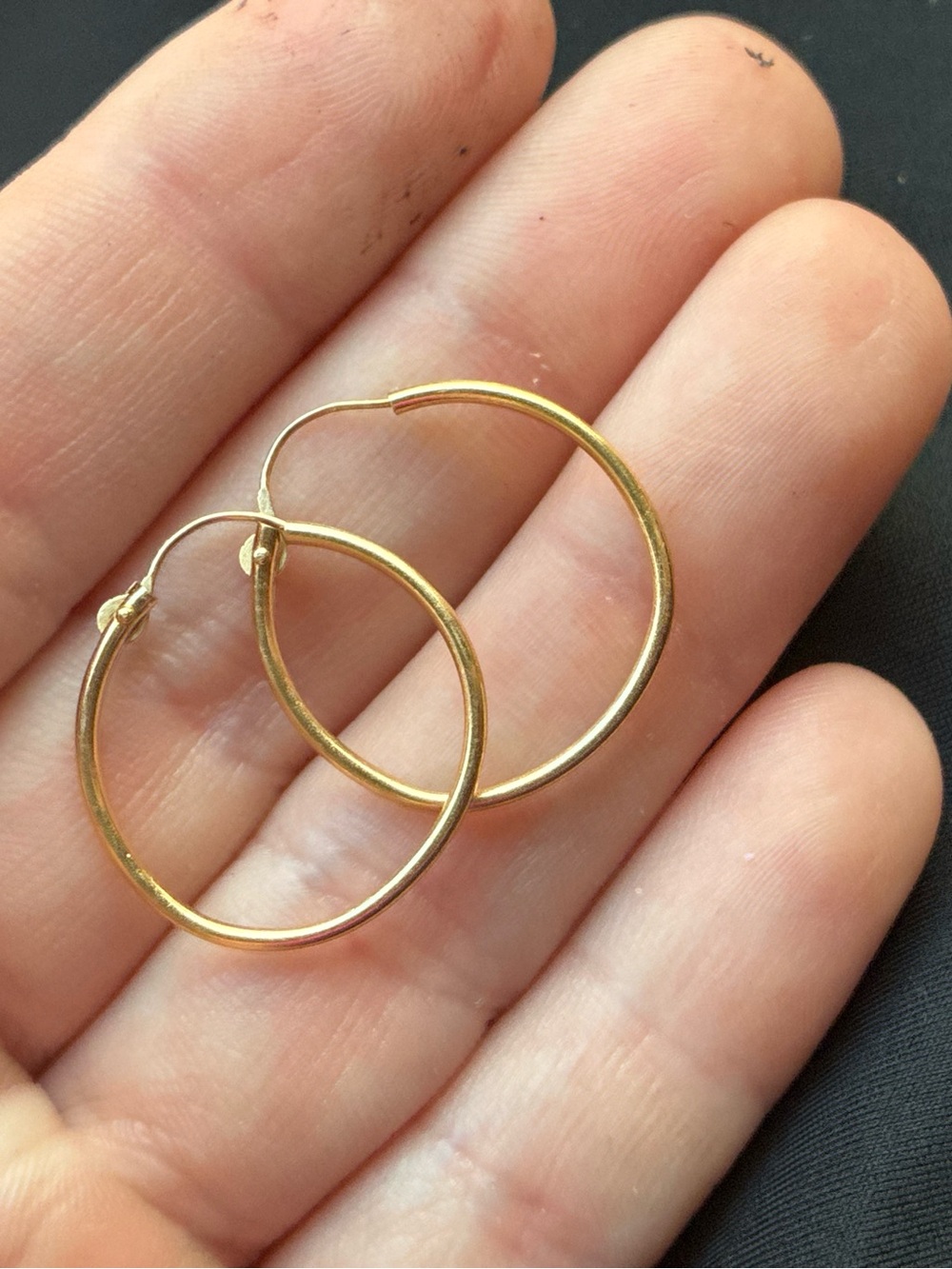 Vintage solid 14k yellow gold hoop earrings - Picture 8 of 10